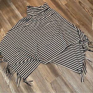 Women’s black and white poncho